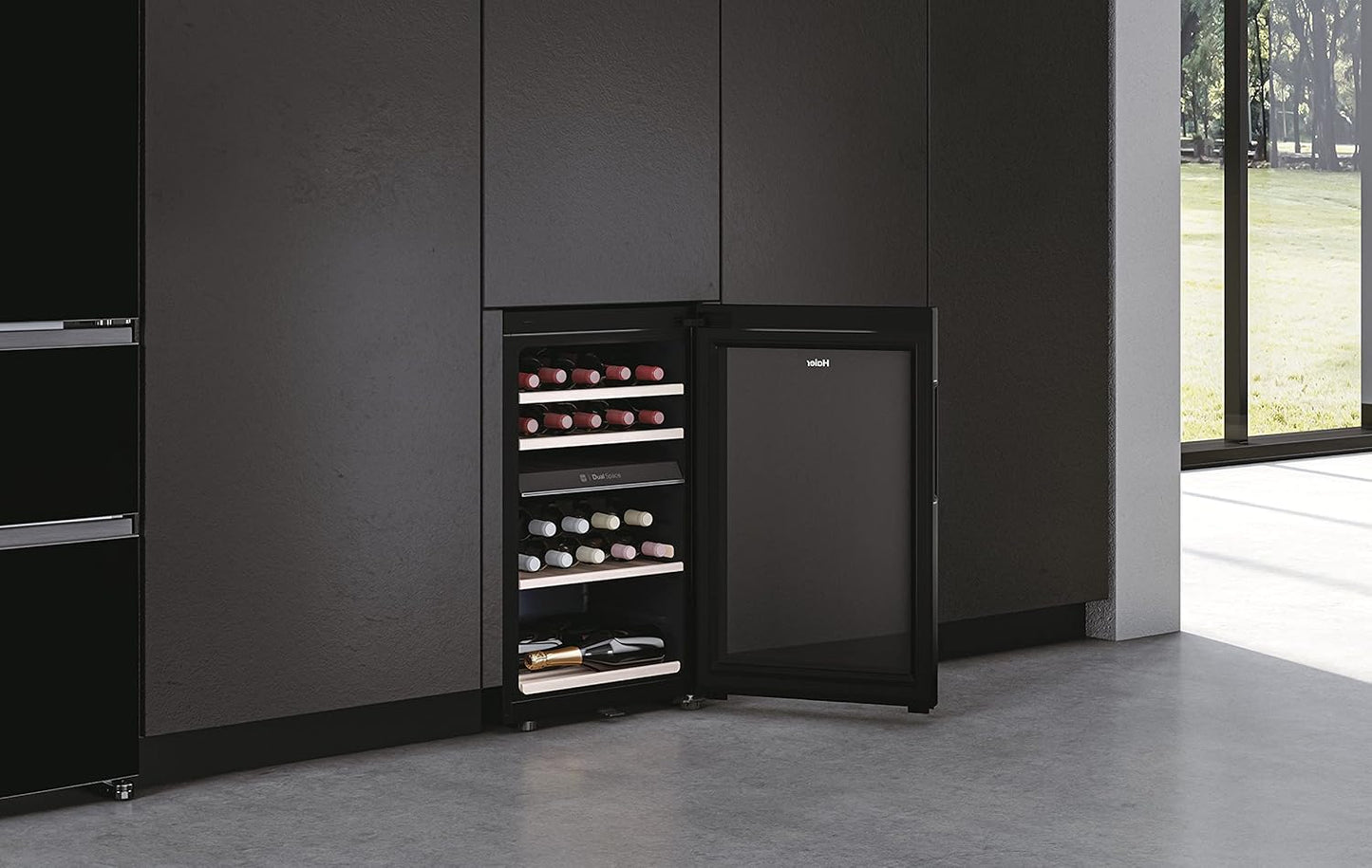 Haier Wine Bank 50 Series 7 HWS42GDAU1- Vinoteca de 42 botellas, Estantes de madera, Filtro Anti-UV, Filtro de carbón, Refrigeración por Compresor, Display Digital, Iluminación LED, Silenciosa 37 dbA