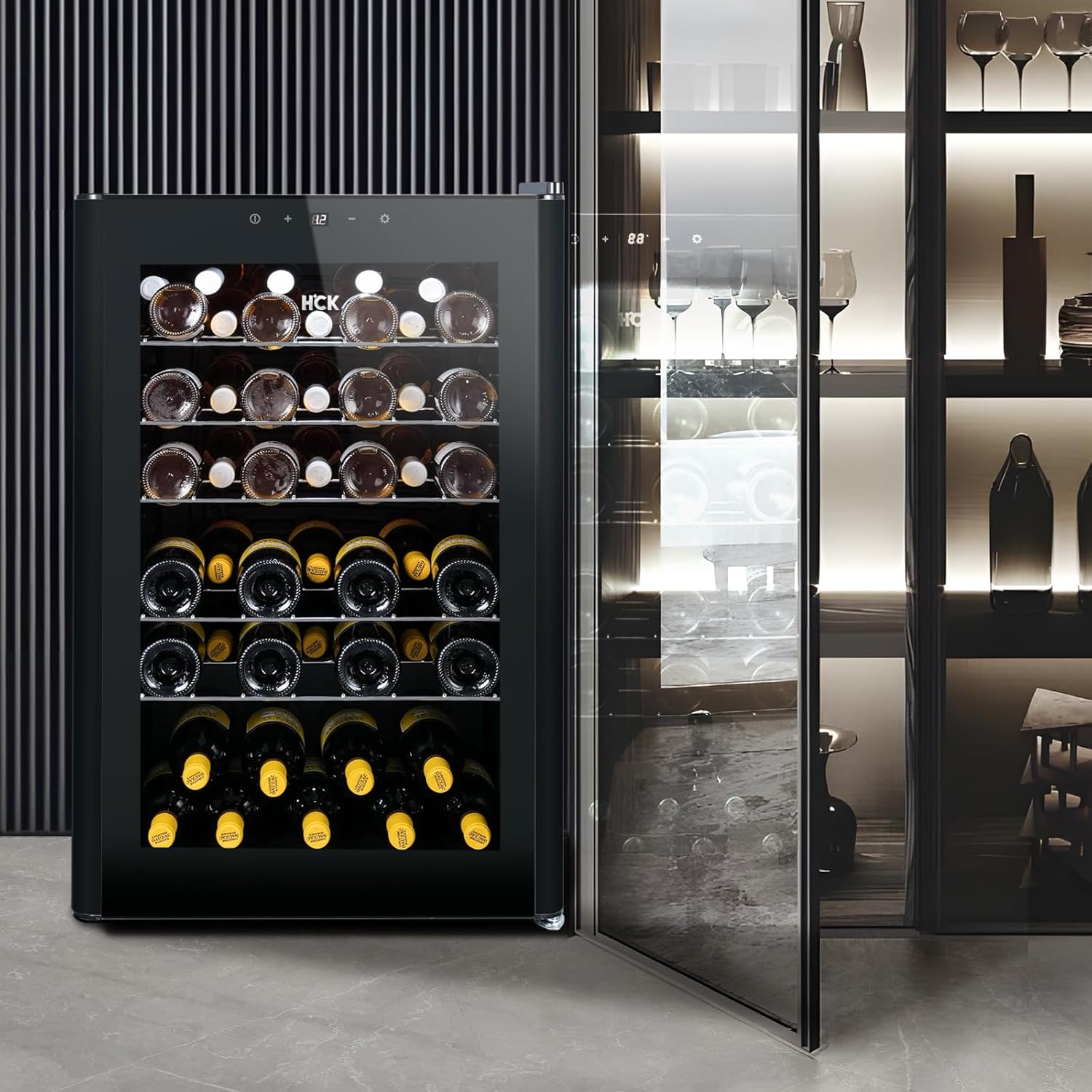 HCK Vinoteca, Nevera para Vinos 1 Zona de Refrigeración, 48 Botellas, 115 L, 4-22°C, Pequeña Nevera de 85 cm de Altura Con Panel Táctil, Nevera Silenciosa con Puerta de Vidrio, Negro